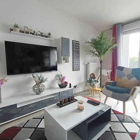 Appartement 4 Pieces - La Rose Des Yvelines - Classe 3 Etoiles Trappes Dış mekan fotoğraf