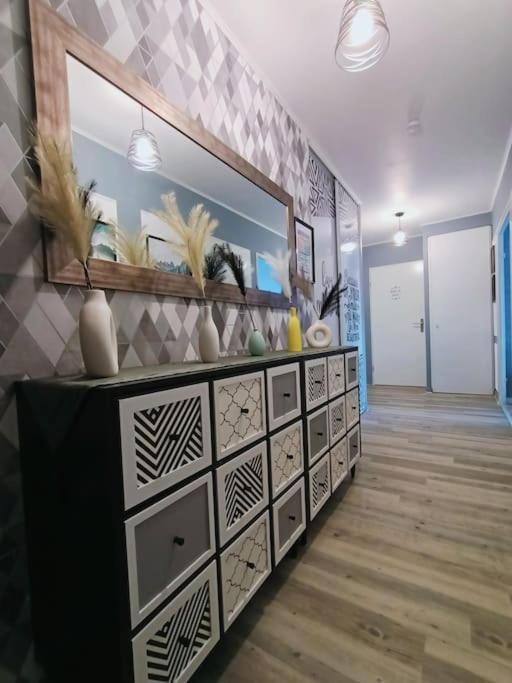 Appartement 4 Pieces - La Rose Des Yvelines - Classe 3 Etoiles Trappes Dış mekan fotoğraf