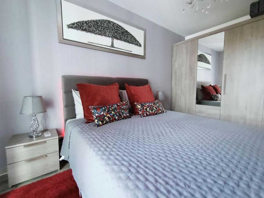Appartement 4 Pieces - La Rose Des Yvelines - Classe 3 Etoiles Trappes Dış mekan fotoğraf