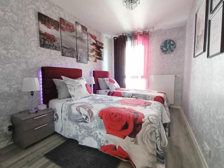 Appartement 4 Pieces - La Rose Des Yvelines - Classe 3 Etoiles Trappes Dış mekan fotoğraf