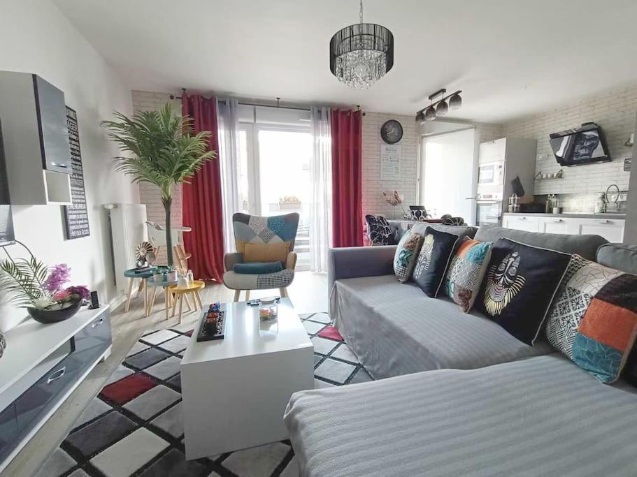 Appartement 4 Pieces - La Rose Des Yvelines - Classe 3 Etoiles Trappes Dış mekan fotoğraf