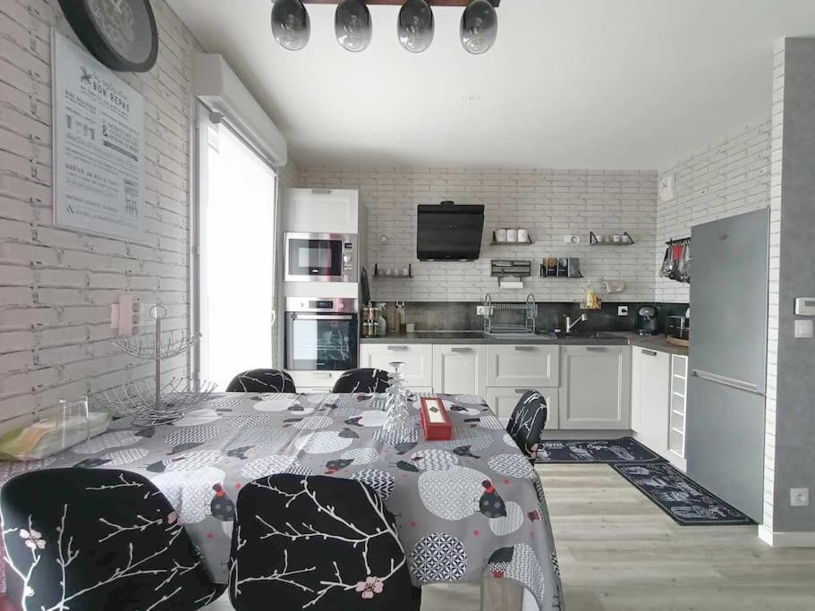 Appartement 4 Pieces - La Rose Des Yvelines - Classe 3 Etoiles Trappes Dış mekan fotoğraf