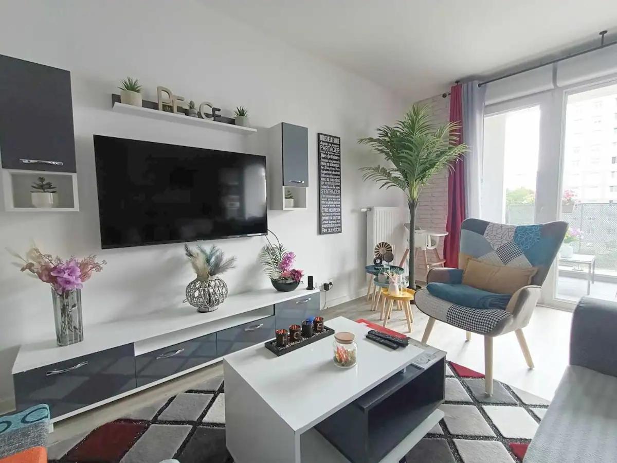 Appartement 4 Pieces - La Rose Des Yvelines - Classe 3 Etoiles Trappes Dış mekan fotoğraf